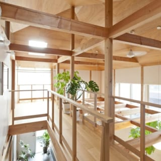 木の天井は柳澤さんの自邸と同じイメージで、見学にも行ったそう。
