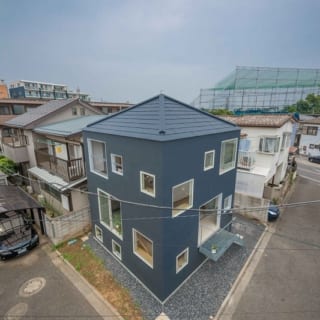 半地下を利用した狭小住宅