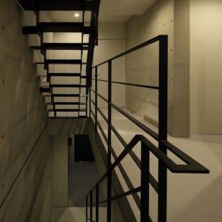 2階のホールから見た、1～2階、2～3階へと繋がる階段の様子