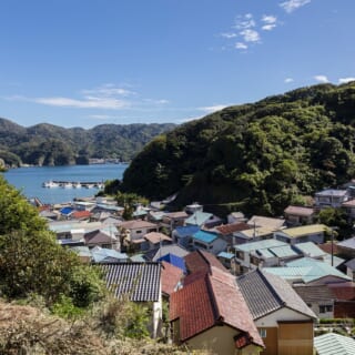 『JU-ZA』がある南伊豆町の子浦地区は、自然豊かな山と美しい海を有する静かな漁師町。水間さんたちは『JU-ZA』の存在によって外部からの来訪者を増やし、地域の産業活性につなげることを目指している