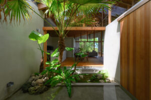 RCと木造を合わせた『混構造』を採用 沖縄の気候・自然と共存する「亜熱帯のいえ」
