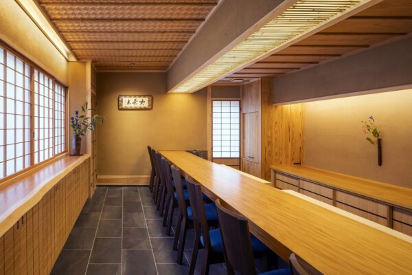 厳選した素材を惜しげなく使用した贅沢空間 店に入った瞬間、別世界が広がる割烹料理店