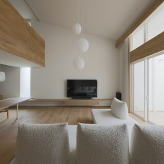 １階リビング。右には中庭が繋がる。2階まで壁面いっぱいに計画した大開口が、この空間をより心地よいものにしている。室内の床材は中庭の木目調タイルと色目を合わせて選択。大開口に加えて色味も揃えたことで中庭までが一続きに感じられるようになった