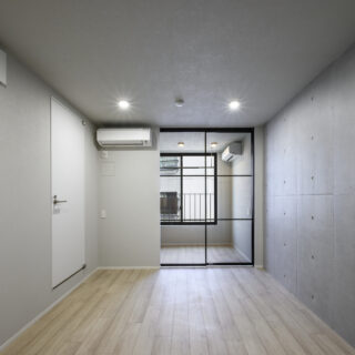 一部の住戸は、構造のコンクリート打ちっ放しをそのまま利用し、オシャレな雰囲気を UP。