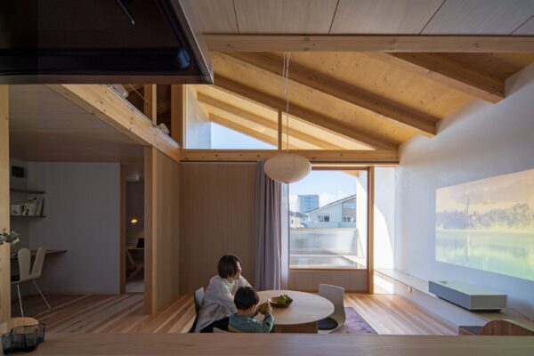 施主の真の望みに寄り添い生み出した 大阪の密集地に光あふれる豊かな空間