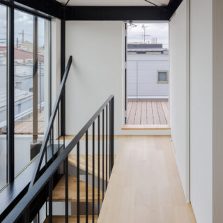 ３階は２つの個室とテラスを。いずれは２人のお子さんの部屋となることだろう。