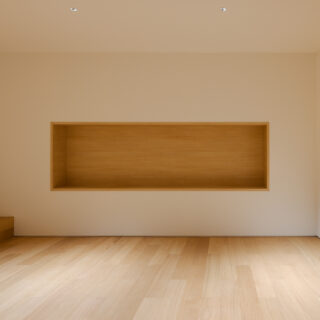 地下室は、３階の個室よりも広い大空間。この先の駐車スペースの下には、倉庫となるスペースも存在するという。