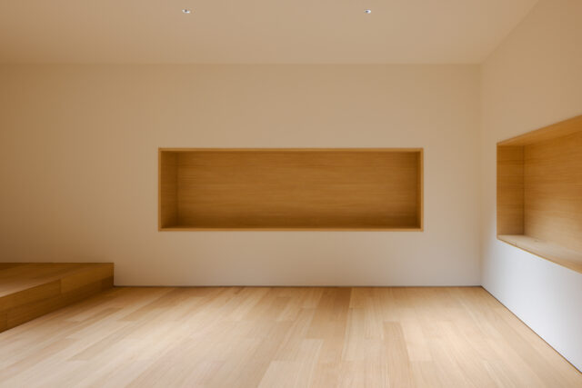 地下室は、３階の個室よりも広い大空間。この先の駐車スペースの下には、倉庫となるスペースも存在するという。