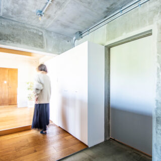 コンクリート、木目、白の塗装。3つのマテリアルの最適なバランスを3Dパースを用いて検討した