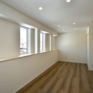 12畳ほどの広さをもつ子供部屋。将来は間仕切りで２分割できるよう、左右対称になっている。