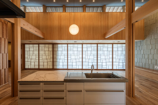 全部屋から庭が見え、室内外で感じる美しさ 家族があたたかな関係を育てる、大邸宅とは