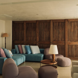 セカンドリビングとゲストルームの間にあるスライドドアを締めた状態。各部屋ともテラスへ直接アプローチできる