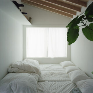 現在は家族４人で川の字に寝ているというが、こちらも将来の子供部屋となる想定だという。