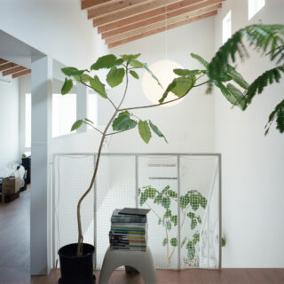 左手前方は、現在はクローゼットとして利用されているが、将来お子さんが大きくなったら、個室化することも可能なつくり。