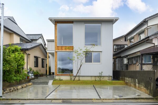 将来の店舗利用も見据えた可変性のある住まい 性能と眺望を両立した2階LDKの家